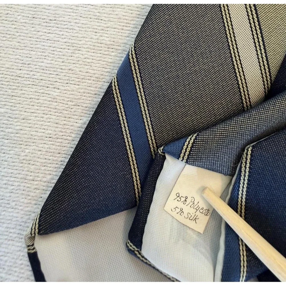 Vintage Oscar De La Renta Mens Silk Blend Tie Navy Blue Gold Diagonal‎ Stripe